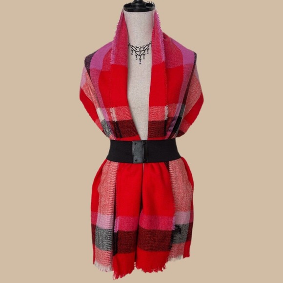 Blingin2DaBank's tweet photo. So good I had to share! Check out all the items I'm loving on @Poshmarkapp #poshmark #fashion #style #shopmycloset #freepeople #wrap #talbots: https://t.co/ARNOD2BhJr https://t.co/eO4jRLzEy7