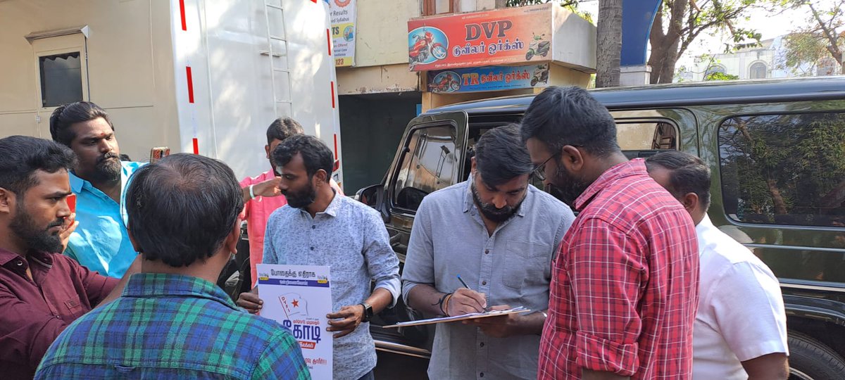 RoyalexpressT's tweet photo. போதையற்ற தமிழ்நாடு முழக்கத்தினை முன்வைத்து #DYFI நடத்தும் ஒரு கோடி கையெழுத்து இயக்கத்தில் திரைக்கலைஞர் மக்கள் செல்வன் @VijaySethuOffl அவர்கள் கையெழு���்திட்டார்

#போதையற்றதமிழ்நாடு
#ஒருகோடிகையெழுத்து
#NoToDrugs
#DYFITAMILNADU

 @proyuvraaj @SethuLax_Offl @TUTYVSPFC @VijaySethu_FC https://t.co/EbCV7EQl5H