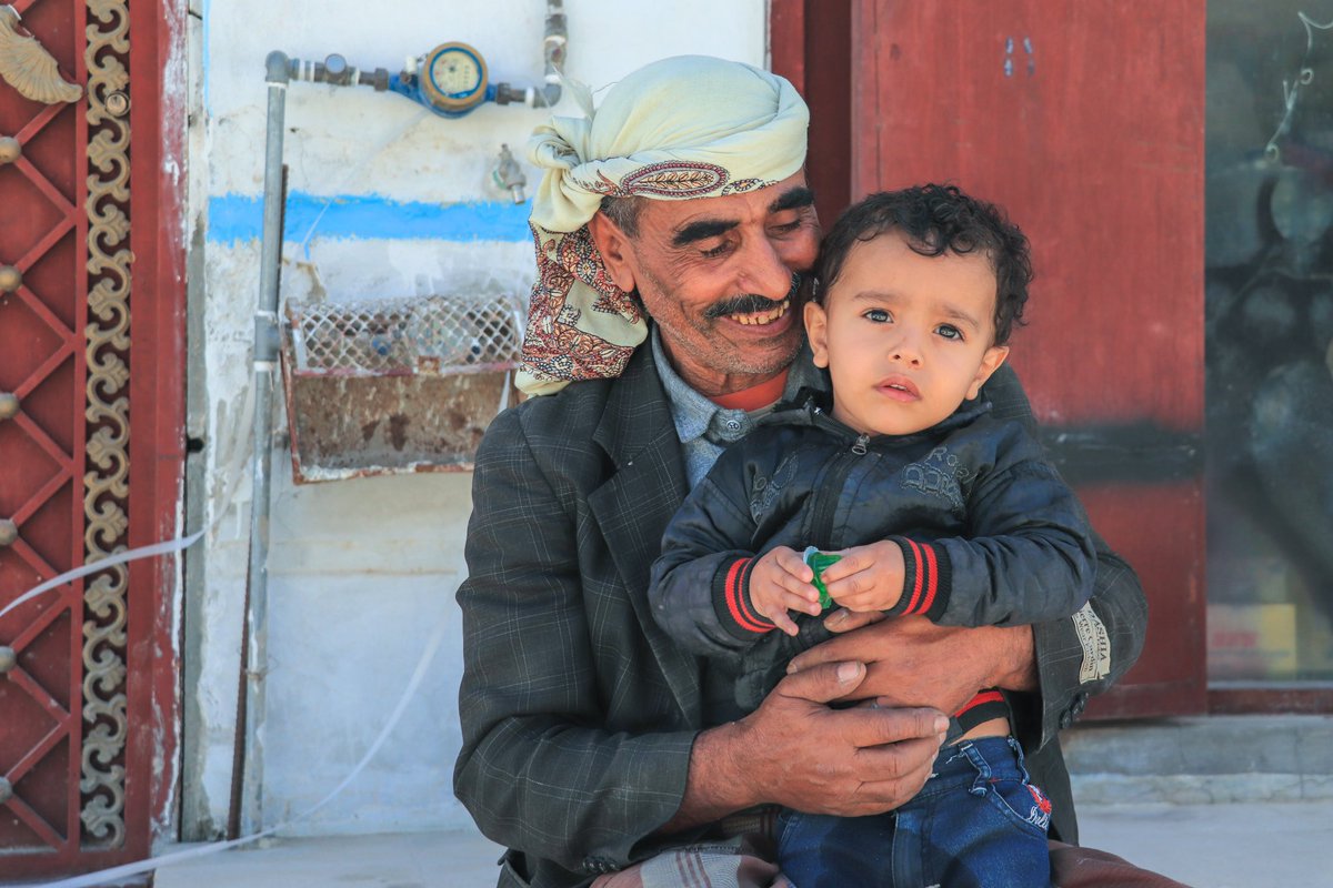 WFPYemen's tweet photo. Cash assistance means freedom of choice for many families in #Yemen.💵
Abdullah is a casual worker. His income is insufficient to support his family of eight. @WFP provides cash assistance to Abdullah &amp; millions of families who struggle to put food on their tables.
#YemenCantWait https://t.co/tTLB9I8GLi
