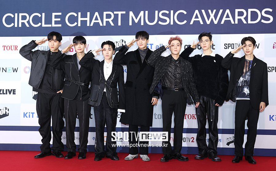 FpO01UGaUAEDAvH?format=jpg&name=900x900