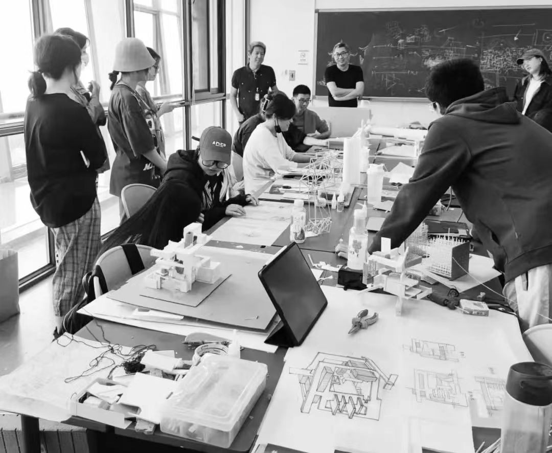 Tsinghua_Uni's tweet image. As the 1st professional course in #EnvironmentalDesign, “Space and Form Design – 1” cultivates students’ art skills, knowledge, and curiosity through 3 consecutive stages of 2D artwork analysis, figure re-composition, and 3D body formation.
#StudyAtTHU