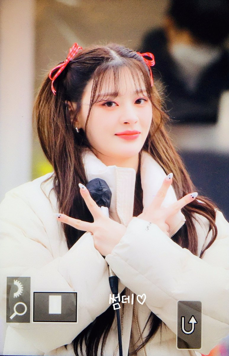 on-twitter-230218-preview-stayc-seeun