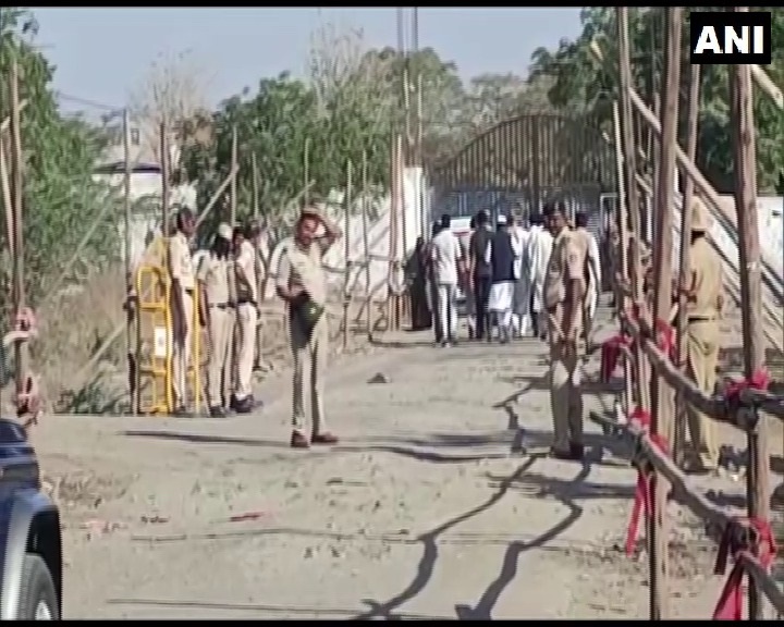 Kalaburagi, Karnataka | Police deployed near Ladle Mashak Dargah at Aland as dev… Kalaburagi, Karnataka | Police deployed near Ladle Mashak Dargah at Aland as dev…