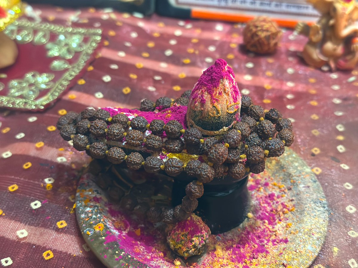 महाशिवरात्रि की आप सभी को बहुत बहुत शुभकामनाएं बधाई एवं बाबा महाकाल की कृपा सब पर बनी रहे है