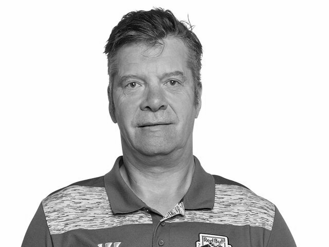 Happy Birthday mein Freund. Wir stoßen herunter auf dich an!  🍺🕯️