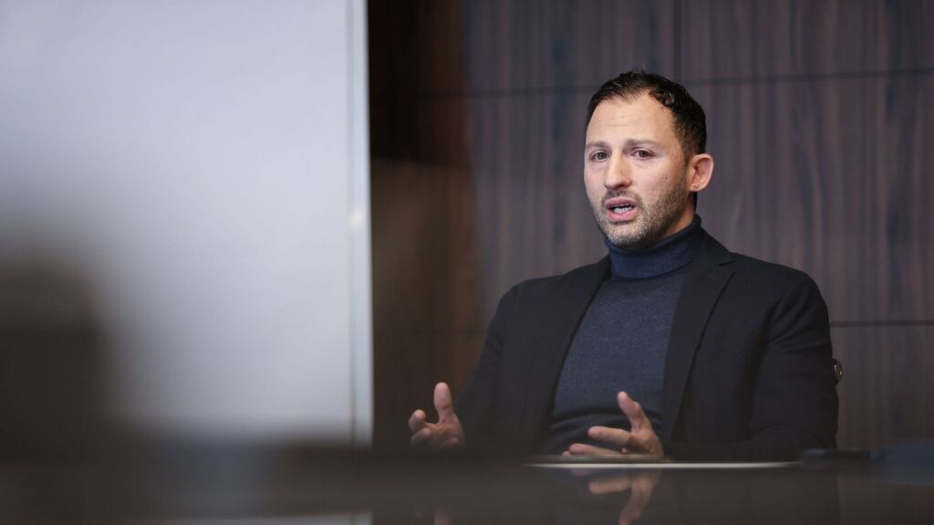 CFootRTBF's tweet photo. [DIABLEMENT🇧🇪FOOT] Domenico Tedesco : "Nous avons une liste de 100 joueurs, qui pourraient rejoindre le noyau des Diables" #CFootRTBF https://t.co/PNvIqU84E5 #DEVILTIME #cdmRTBF https://t.co/2SjnoHLUa4