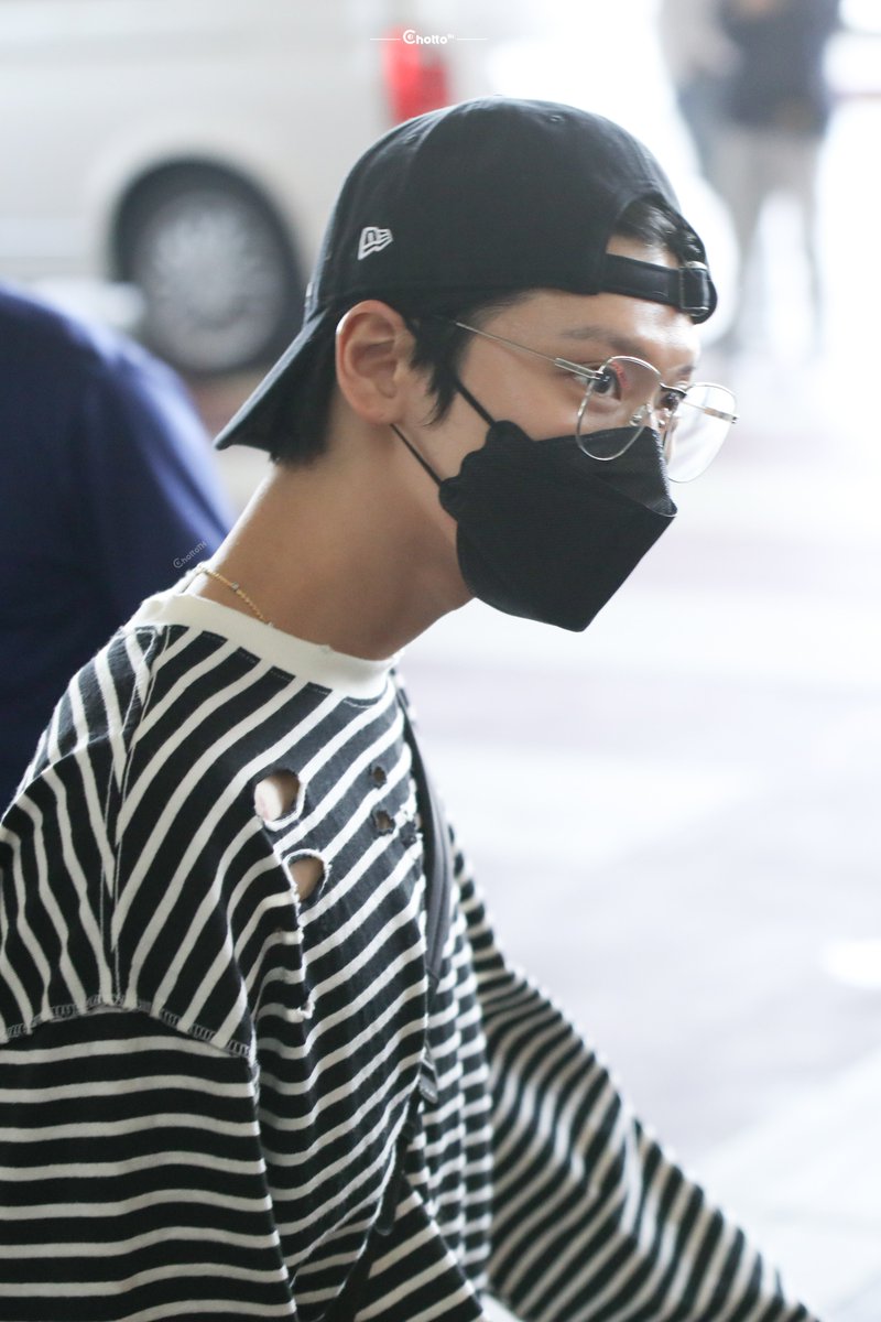 ChottoTH's tweet photo. 230218 Ten at Suvarnabhumi Airport💜
#เตนล์ #TEN #TENLEE
#TENcomeHOME https://t.co/kGWAuFYFlW