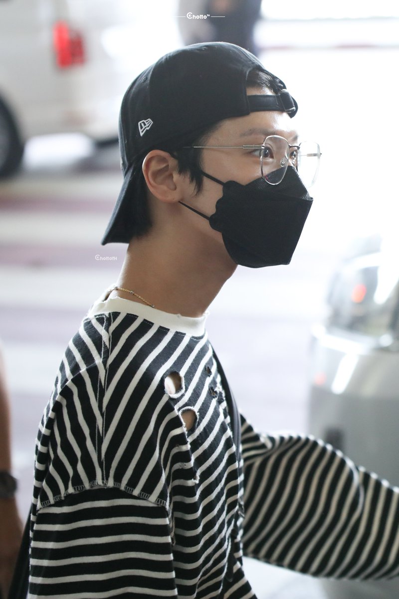 ChottoTH's tweet photo. 230218 Ten at Suvarnabhumi Airport💜
#เตนล์ #TEN #TENLEE
#TENcomeHOME https://t.co/kGWAuFYFlW