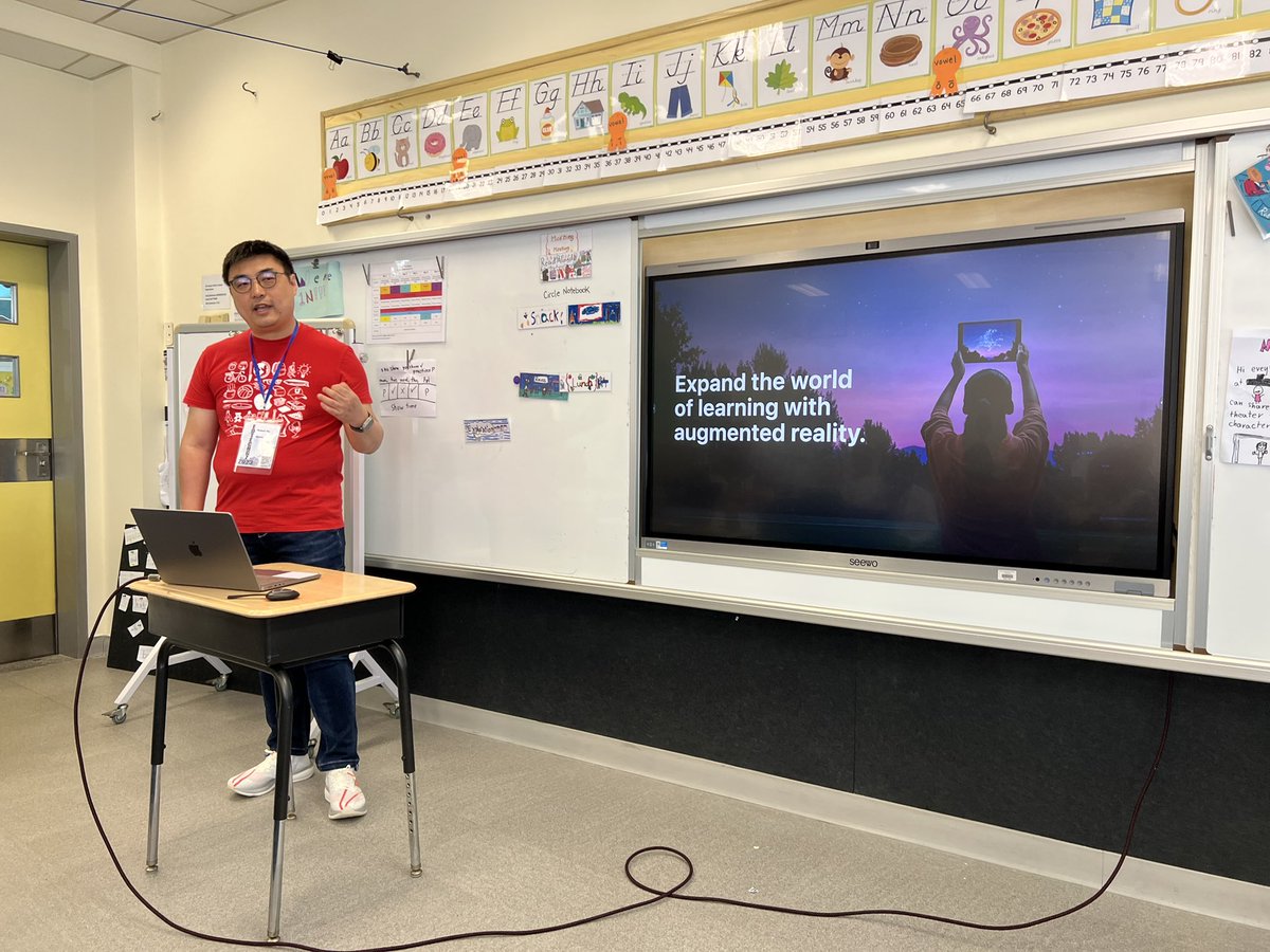 AdamHillEDU's tweet image. Learning about AR from the @AppleEDU team. I had no idea about Object Capture and its ability to make 3D USDZ digital objects from photos! So cool! #ARoniPad #AppleEDU #EdTechGZ #EdTech