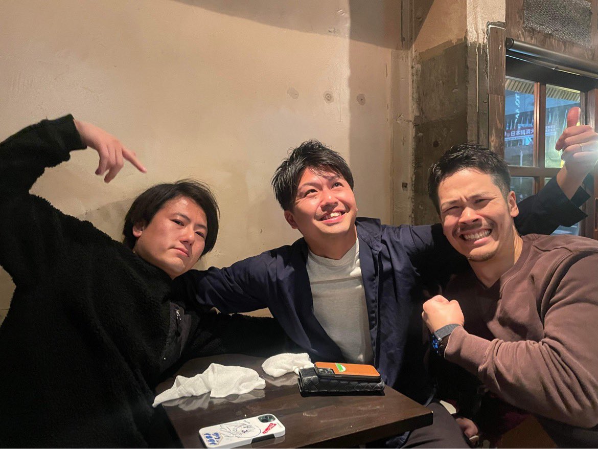 mine_roto's tweet photo. ぼくに人事をやるきっかけを与えてくれて、エンジニア採用のいろはを教えてくれたおざまささんをはじめ、一緒に採用を駆け抜けたメンバーと竹筒を交えた金曜日🎍 https://t.co/tY7KAW1XCa