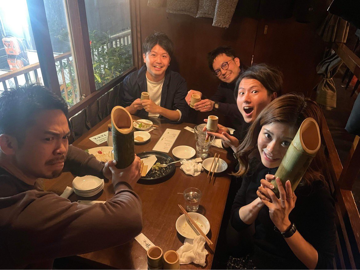 mine_roto's tweet photo. ぼくに人事をやるきっかけを与えてくれて、エンジニア採用のいろはを教えてくれたおざまささんをはじめ、一緒に採用を駆け抜けたメンバーと竹筒を交えた金曜日🎍 https://t.co/tY7KAW1XCa