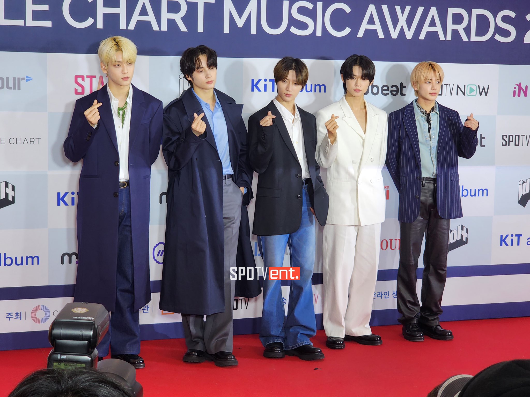 FpO7a5BaUAEO9EC?format=jpg&name=large