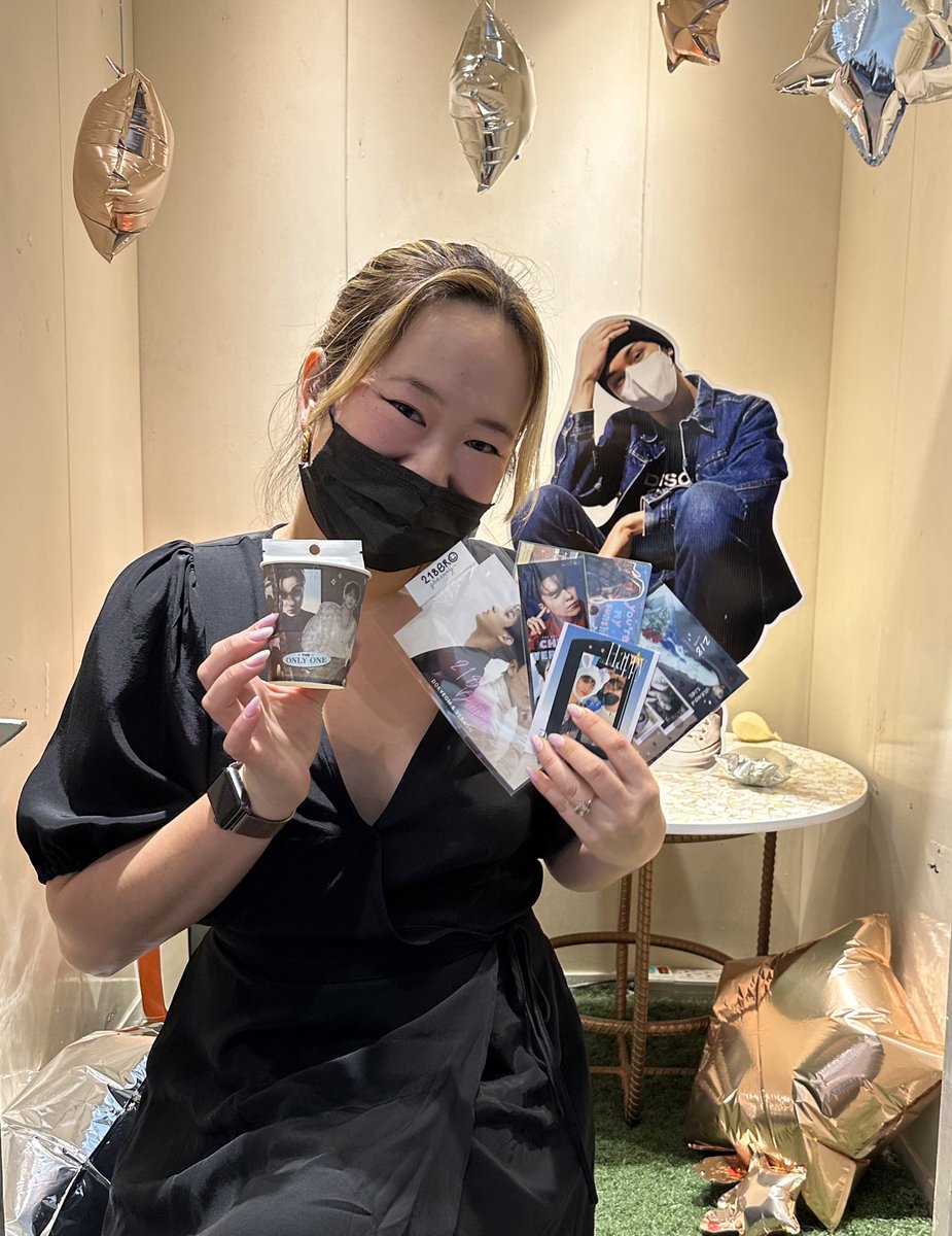 epikally_'s tweet photo. Thank you @TheVernOnlyOne for hosting! Thank you everyone for the giveaways! So happy I could celebrate Vernon day while in Bangkok!! ขอบคุณ!! #TheVernOnlyOne https://t.co/Mt9R6eE0XF