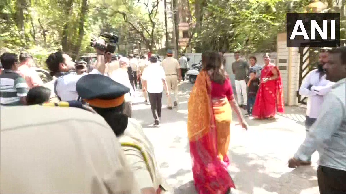 Maharashtra | Uddhav Thackeray faction leader Priyanka Chaturvedi, Manisha Kayan… Maharashtra | Uddhav Thackeray faction leader Priyanka Chaturvedi, Manisha Kayan…
