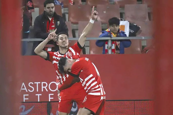 lapolemicads's tweet photo. 6-2 Partidazo del Girona con goleada incluida ante un flojo Almería. Seis tantos han conseguido los pupilos de Míchel, cuatro de ellos en los primeros 45 minutos. Rubi realizó un cuádruple cambio tras el descanso y su equipo reaccionó, pero le fue imposible dar la vuelta. https://t.co/x9ZMMOA0xQ