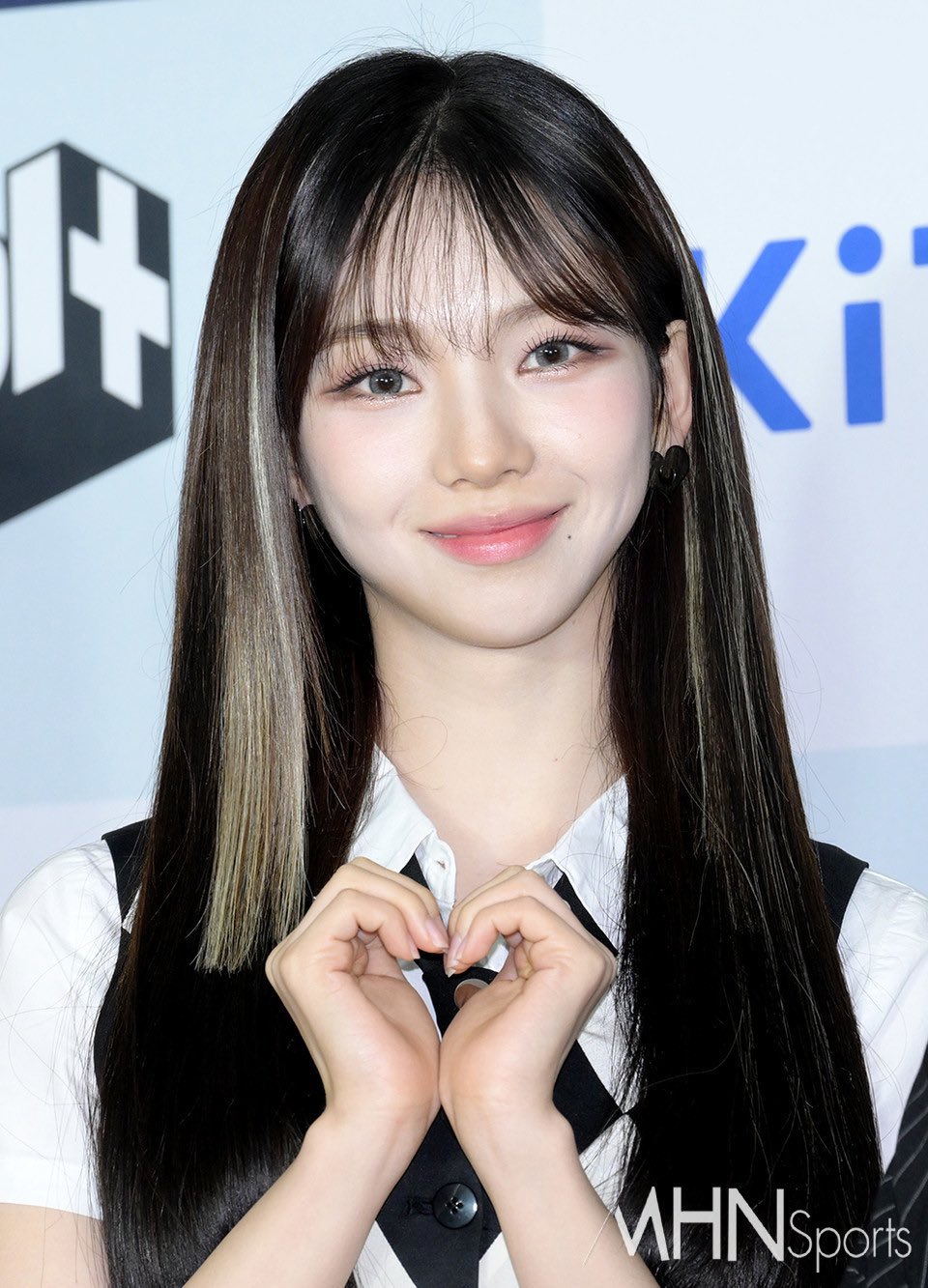 FpO90vVaEAAhIZz?format=jpg&name=large