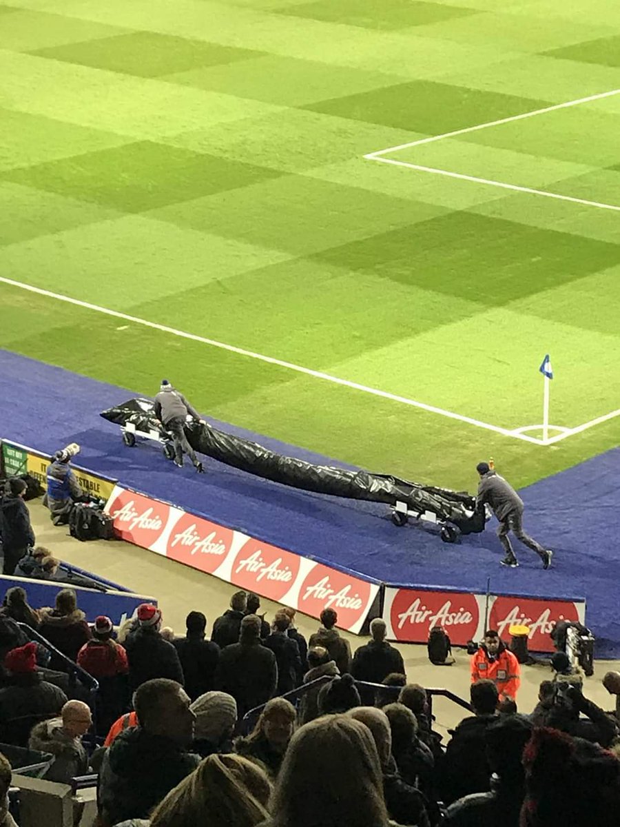 elbow112's tweet photo. Peter Crouch collapses on the pitch. https://t.co/KxPCTrg54S