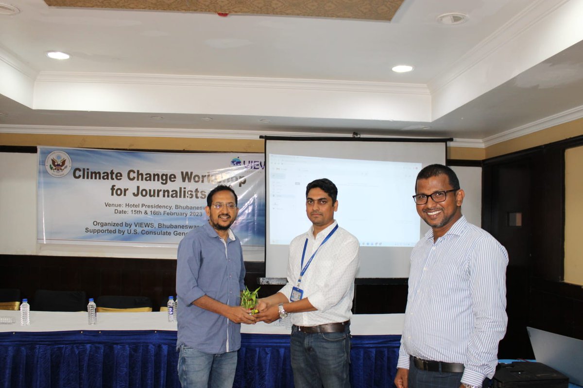 usd0705's tweet photo. Interaction with journalists during 'Climate Change Workshop organised by VIEWS &amp; @USAndHyderabad in #Bhubaneswar. https://t.co/8igsMxjZ5m