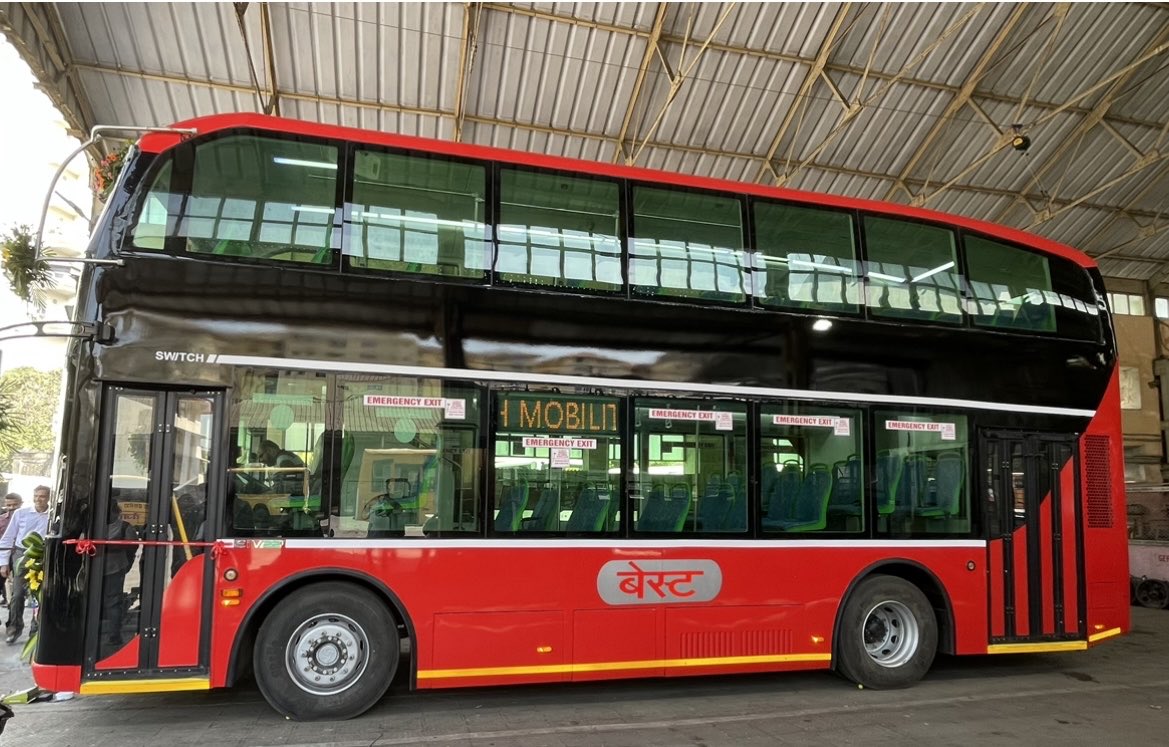 somitsenTOI's tweet photo. What’s better than enjoying the front row seats on upper deck of the new electric double decker. BEST undertook a trial run on Marine Drive and invited journalists to enjoy the ride. ⁦@myBESTBus⁩ https://t.co/cvkBZVx5E3