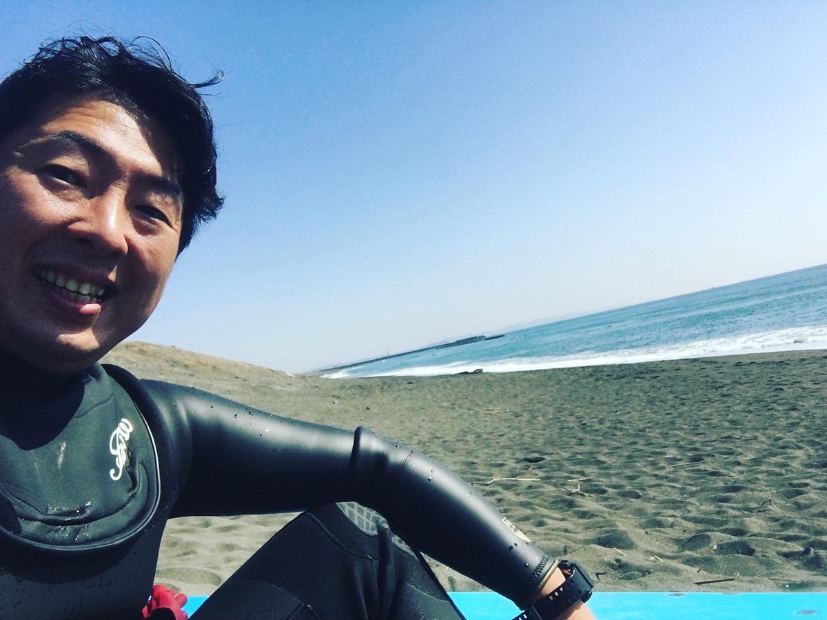 nishikuboyusuke's tweet photo. 【久々に海でリフレッシュ】
龍城ヶ丘の海岸へゴミ拾いに行ったら波が意外と良かったのでサーフボードを取りに帰ってまた海へ。気持ちよかったですねー。少し気分が日常に戻りました。
#西久保ゆうすけ #本人 #赤い人 #レッドマン #voteorvote #ユスケンラボ #ゴミ拾い #平塚市 #サーフィン https://t.co/yCycZSPMU5
