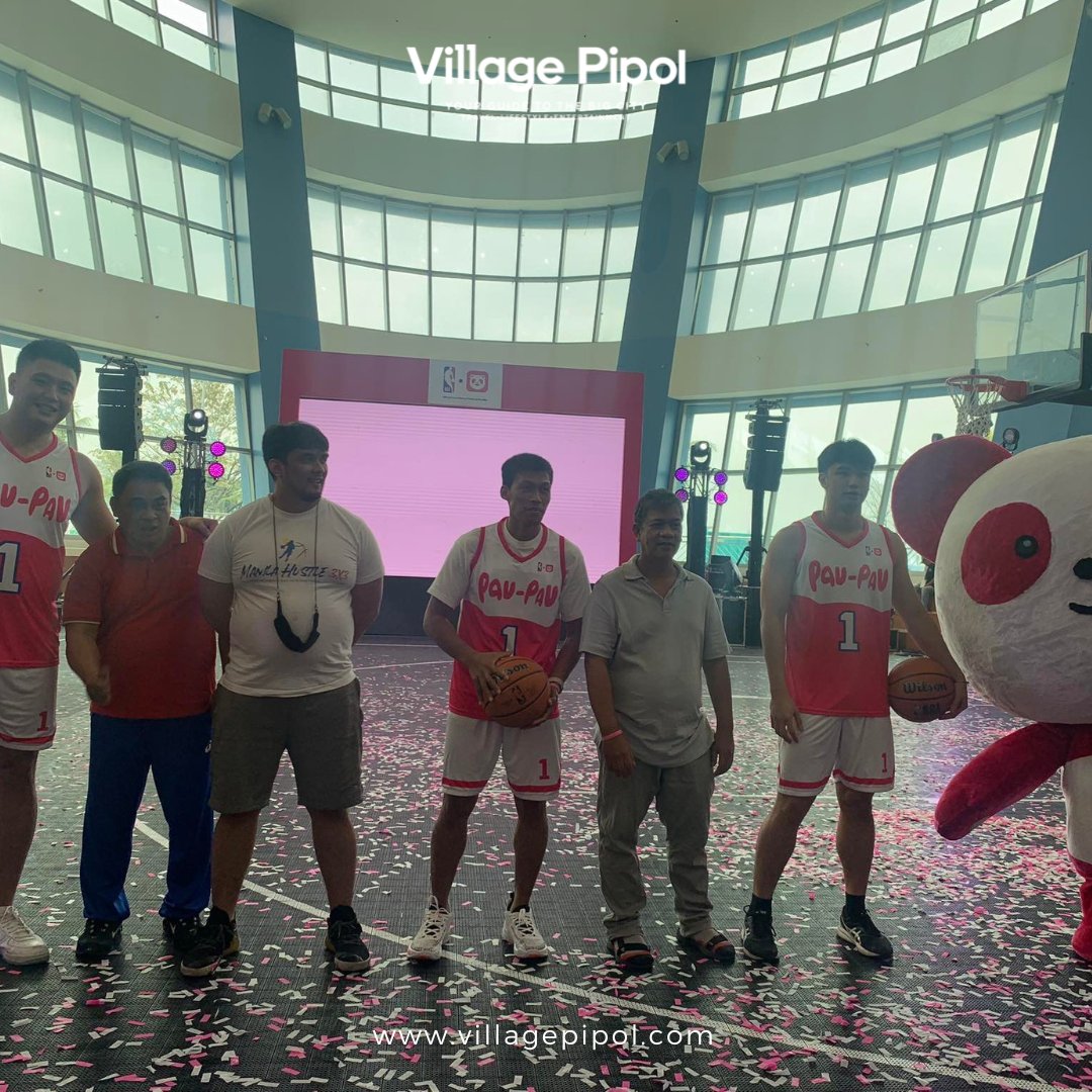villagepipol's tweet photo. NOW HAPPENING: 

#BallLikeAPanda

foodpanda officially signed a partnership to be the official delivery partner of the National Basketball Association (NBA) today at the SM Mall of Asia Music Halll. @foodpandaPH 

#foodpanda #foodpandaPH 
#foodpandaxNBA
#BallLikeAPanda https://t.co/BTBEUhIIMM