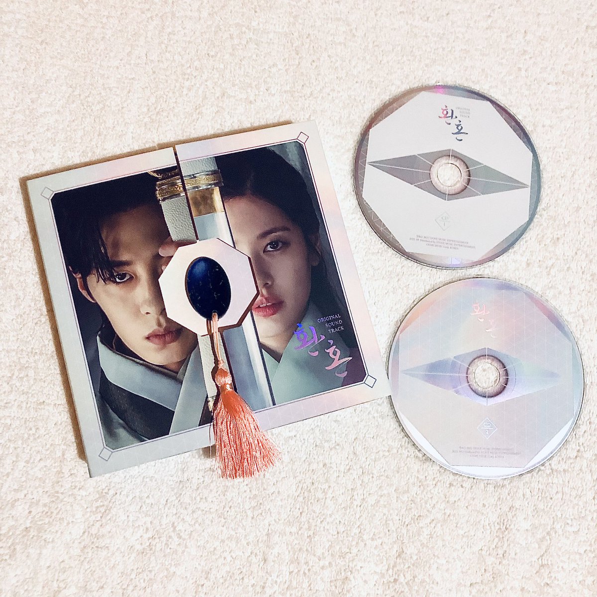 Lhieanne01's tweet photo. Alchemy of Souls Season 1 OST White Version. Thanks @KikoLjwook for this. I was able to complete the OST. Nice meeting you too
#AlchemyOfSoulsSeason1OST
#WhiteVersion
#LeeJaeWook
#JungSoMin https://t.co/dYF04JL5Qd