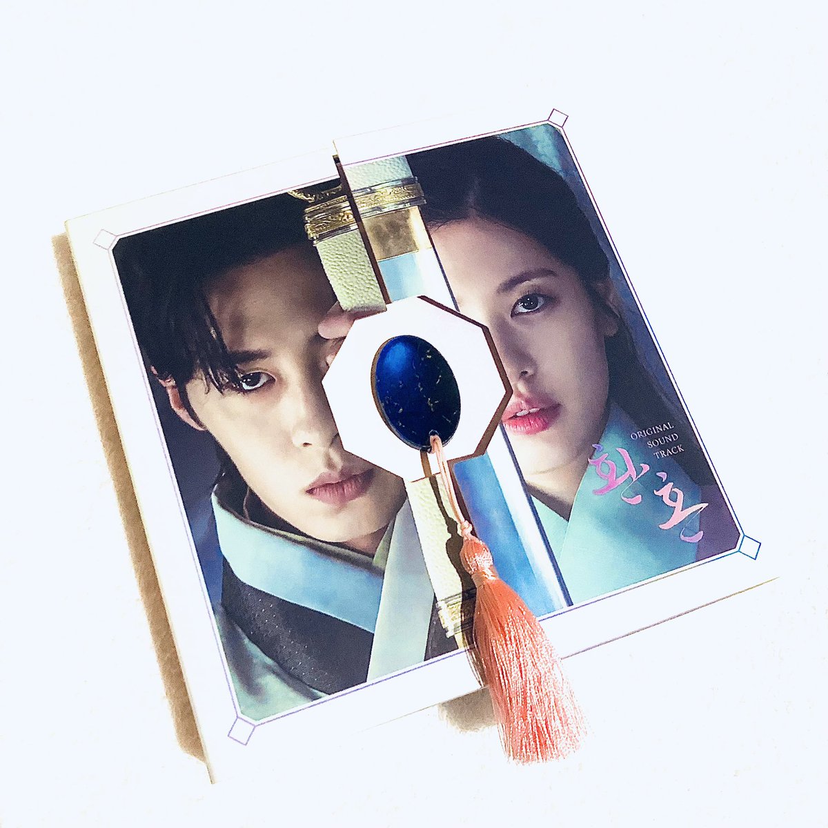 Lhieanne01's tweet photo. Alchemy of Souls Season 1 OST White Version. Thanks @KikoLjwook for this. I was able to complete the OST. Nice meeting you too
#AlchemyOfSoulsSeason1OST
#WhiteVersion
#LeeJaeWook
#JungSoMin https://t.co/dYF04JL5Qd