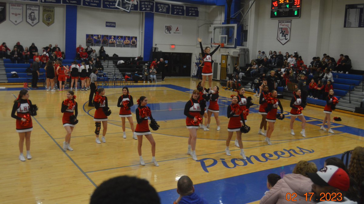 Cheerleaders are showing their Lion Pride <a href="/usd469/">Lansing USD 469</a> <a href="/lansingcheer/">Lansing HS Cheerleading</a> <a href="/ACPenrose/">Alan Penrose</a> #proudofthepride <a href="/LansingLionsLL/">LansingHS Activities</a>