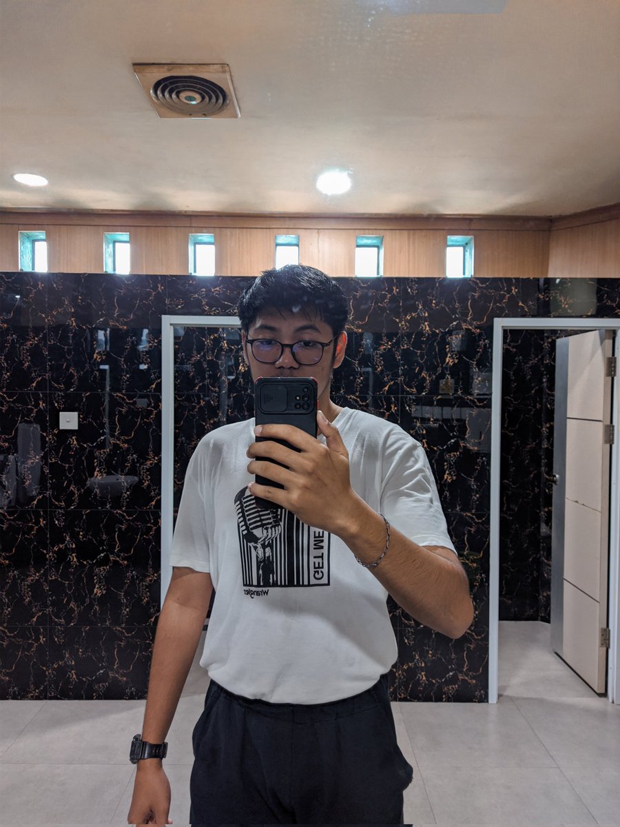 Awialfian's tweet photo. Sabtu. Ke kantor. Kena hujan. What a perfect day🥰✨️ https://t.co/X4ULQOFLIG