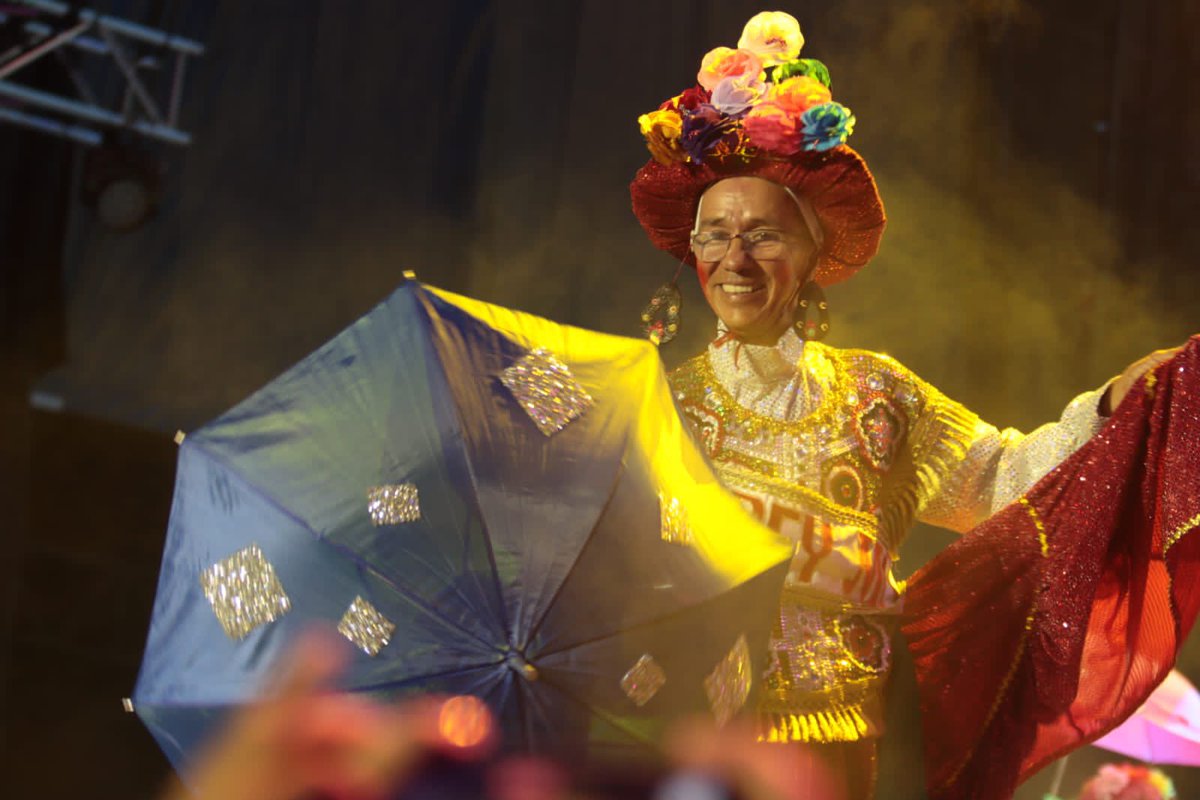 Sebastiang2023's tweet photo. Defendiendo a las mujeres y mi Reina @nataliadcastrog llegó vestido de Farota, una de las danzas luchadoras de mi Carnaval. ❤️ Hoy rindo tributo a esta Danza que ha aportado mucha tradición a nuestra Fiesta. 👑 https://t.co/9KgchGbVy3