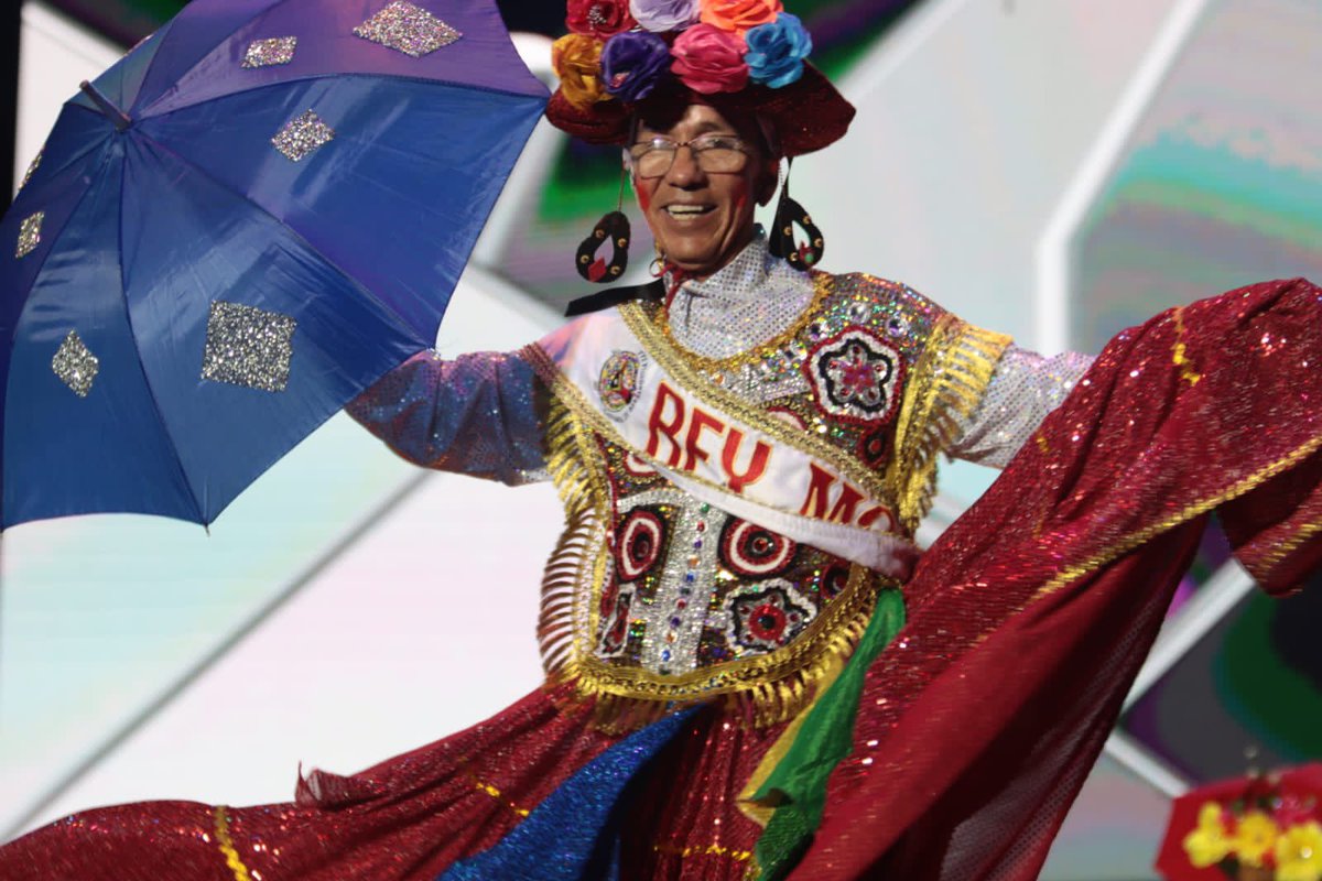 Sebastiang2023's tweet photo. Defendiendo a las mujeres y mi Reina @nataliadcastrog llegó vestido de Farota, una de las danzas luchadoras de mi Carnaval. ❤️ Hoy rindo tributo a esta Danza que ha aportado mucha tradición a nuestra Fiesta. 👑 https://t.co/9KgchGbVy3