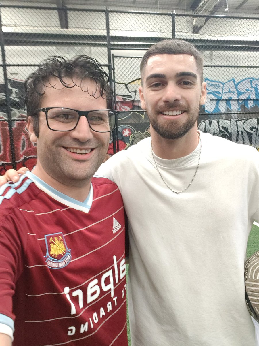 fplwestham's tweet photo. What a down to earth @Bengaruccio is. 
Awesome day at @fpl_social so far! #FPLSocial https://t.co/MrvhoP8dAy