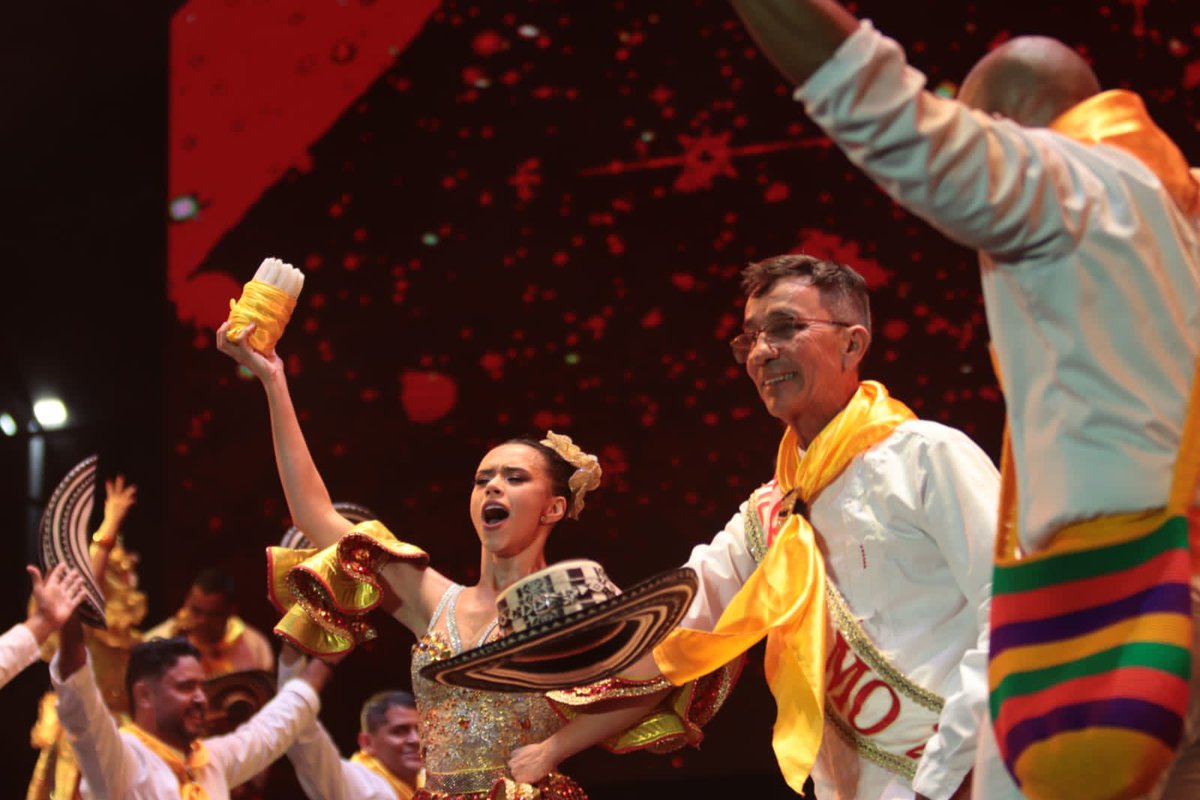 Sebastiang2023's tweet photo. ¡Uno de mis bailes favorito es la Cumbia! 😍
Hoy en mi noche de Coronación no podia faltar su majestad la Cumbia, que nos ha dado orgullo a nivel nacional e internacional. Disfruto bailar a tu lado mi Reina @nataliadcastrog 👏🏽 https://t.co/y9xXpWJdOw