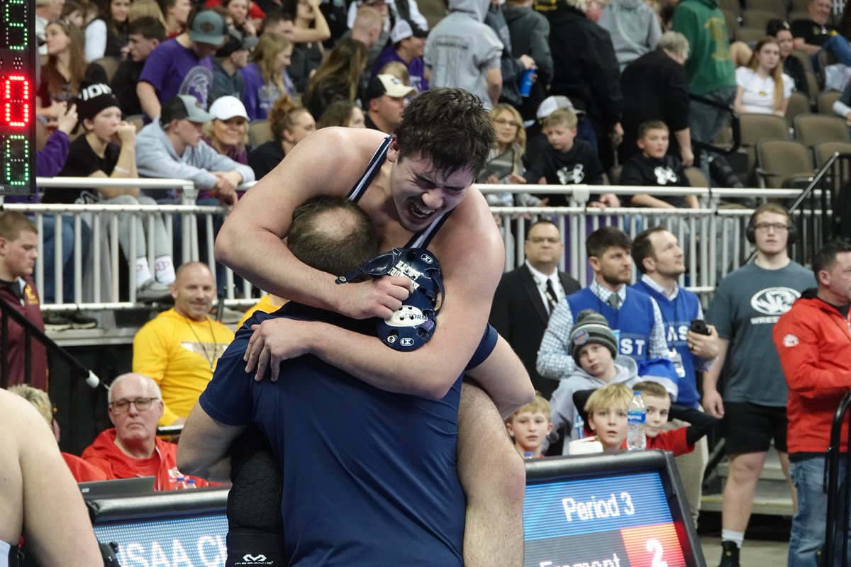 TysonAgler's tweet photo. @WrestlingESHS Keen secures his first state medal after scoring a 5-2 decision in the consolation quarterfinals. https://t.co/I9xMBoEilB