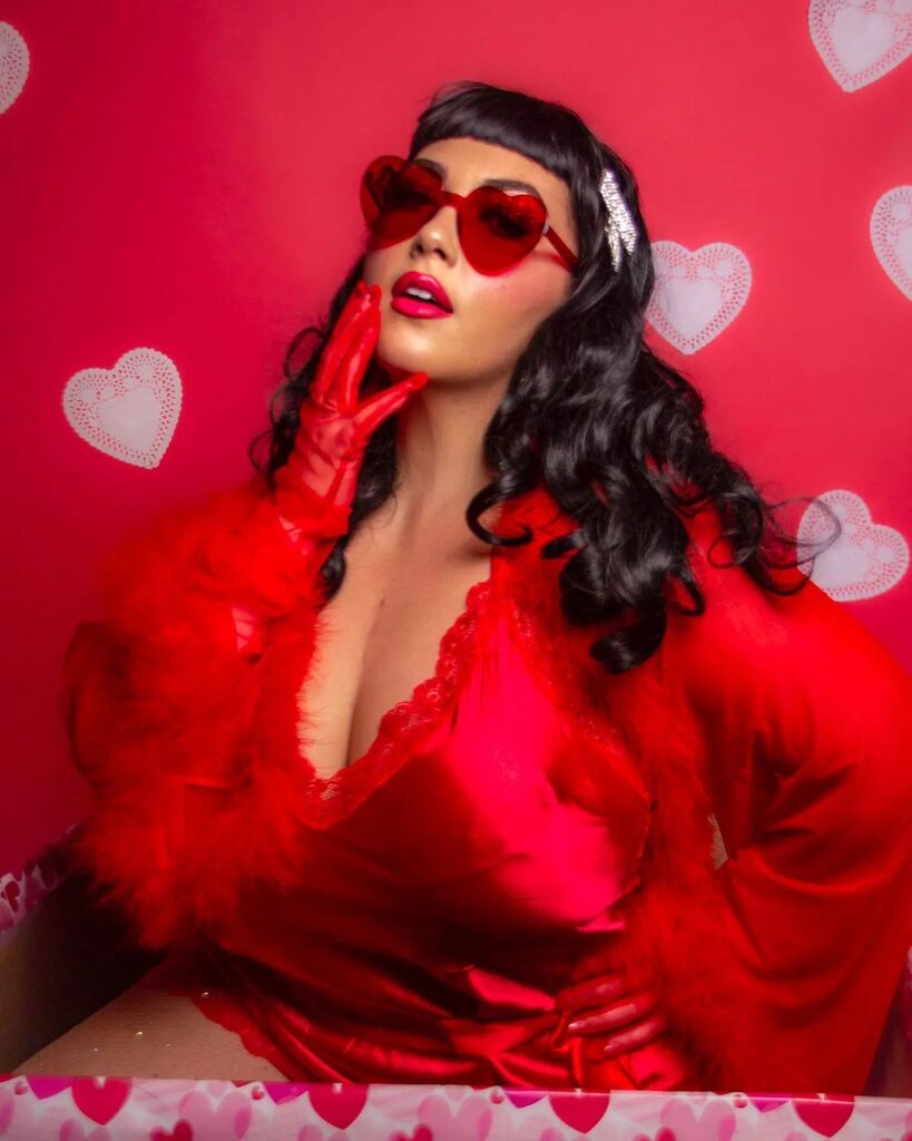 CPinups's tweet photo. Happy 💘 Season featuring @vintageaddams
❤️💋❤️💋
Muah @looksthatkillbysa
📸 @libra_scale_creative
Studio @sanmanstudios
Shoot hosted by @lolavaughnpinup
#looksthatkillbysa #scarlettaddams #dazzleandzazzle #pinup #pinupgirl #pinupmakeup #retrogirl … https://t.co/P7Rwl0ubYH https://t.co/wI0pV1xqU4