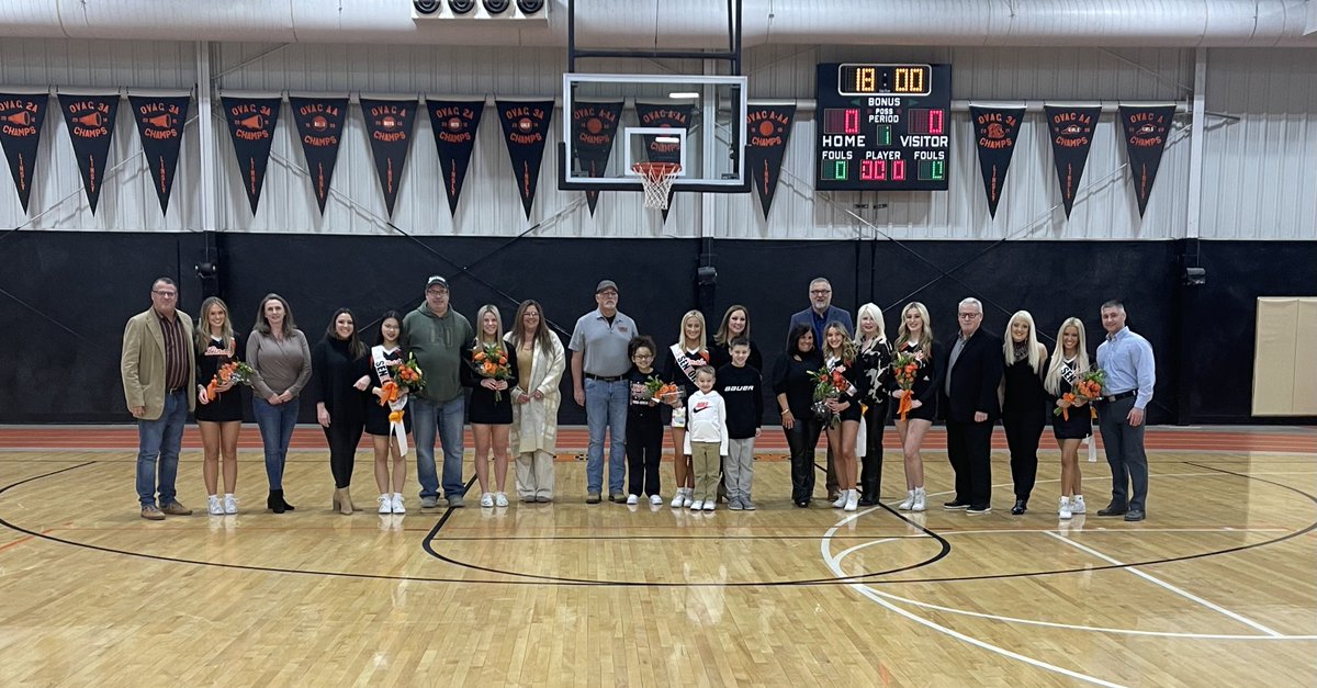 LinslyAthletics's tweet photo. Senior Night for Winter Cheering. https://t.co/DsdhBsB3qz