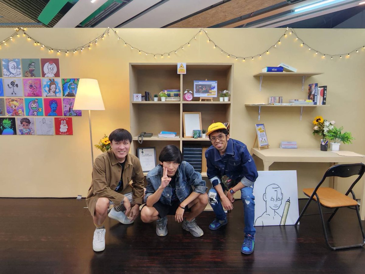 นี่แค่มุม 1 ใน 8!!
#FlippedStepsOnTheMoon