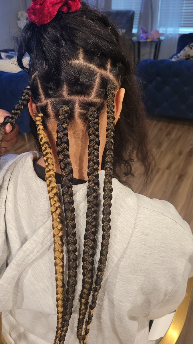 fanceyph's tweet image. #boxbraid #braids #knockless #knotlessboxbraid #part #hairstyles