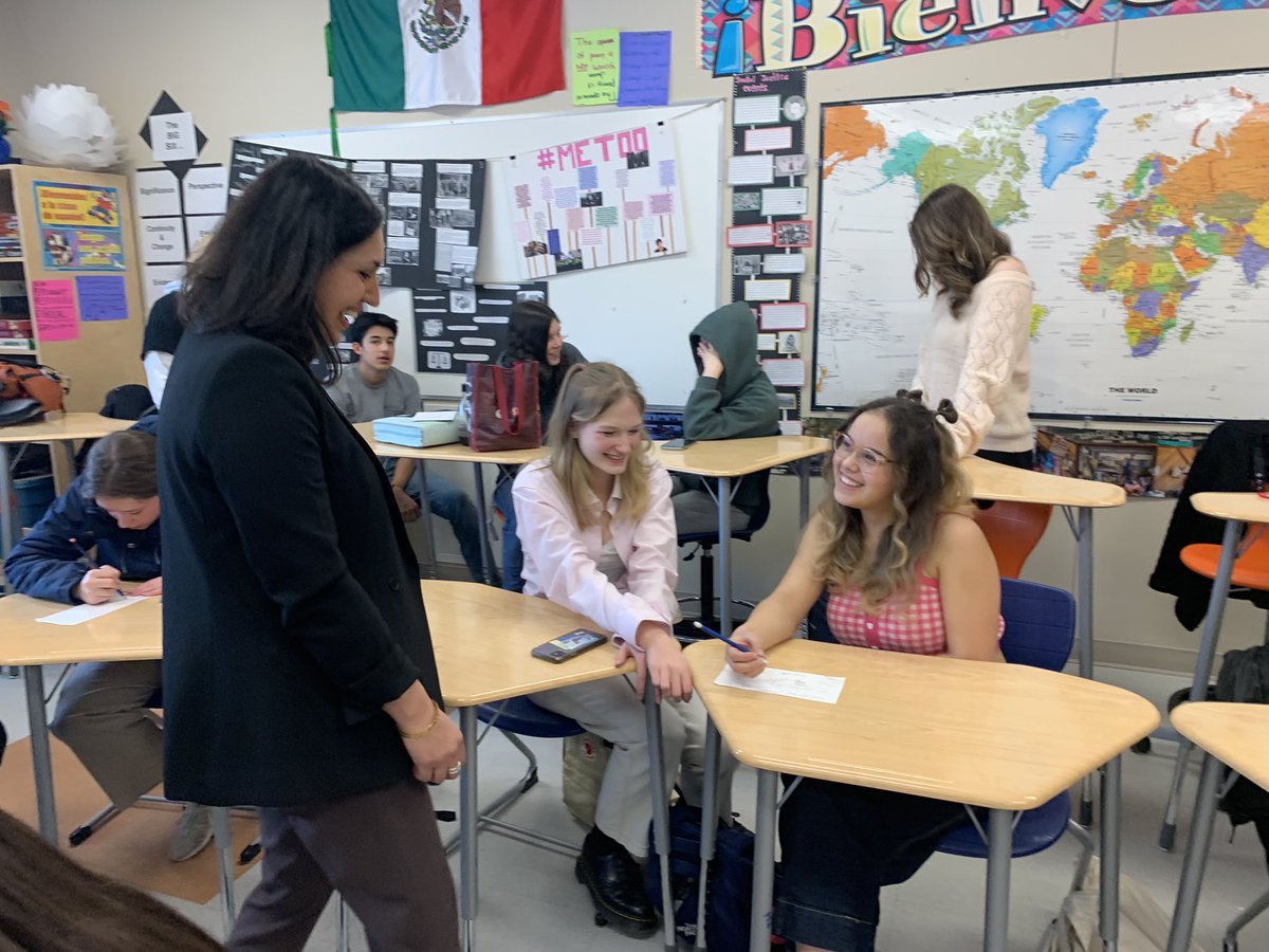 IKhan204's tweet photo. Here we go! Creating #OurPathForward @CMHR_News by talking about human rights stories that inspire action. Thank you to everyone in @city_whitehorse who took the time to share with us. #RelationshipsMatter https://t.co/MtiLBq7Ekl