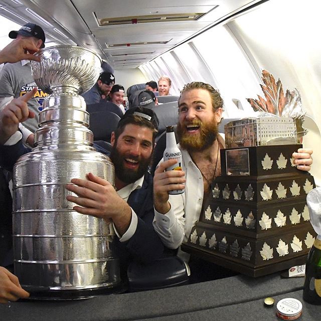 gatewaygrinders's tweet photo. One of the hardest hockey pics of all time. Ryan O’Reilly is my captain forever 🫡 https://t.co/x1PEXqTRbu