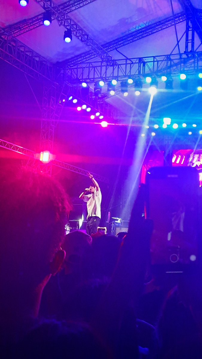 jamxxix's tweet photo. WALANG KUPAS!! Ang performance at kagwapuhan 😂🔥 @abraofficial 
Nung Miyerkules ko napatunayang lulong pa din pala ako sayo! Isang dekada na, di ko din maipaliwanag! ♡ 

#UPFair2023 #KalyeTunes2023 https://t.co/kpTgHjB99o