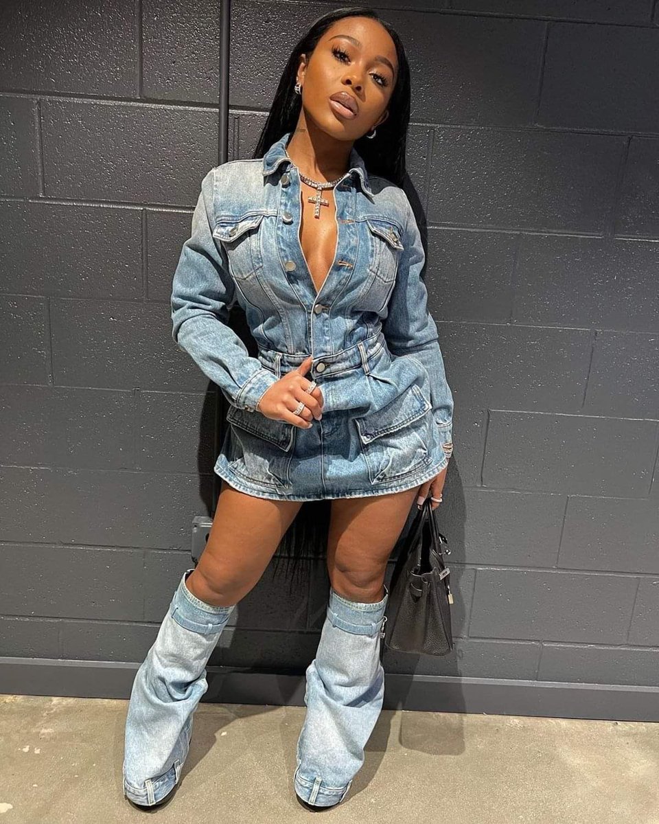 vaultreloaded's tweet photo. We just dropped our Givenchy denim boot dupes for the girls that wanna be Jayda Wayda on a budget 👏🏽

Find the Marilyn Denim Boots here: 

https://t.co/sHoqAxrQUM https://t.co/hx23Ry5EZf