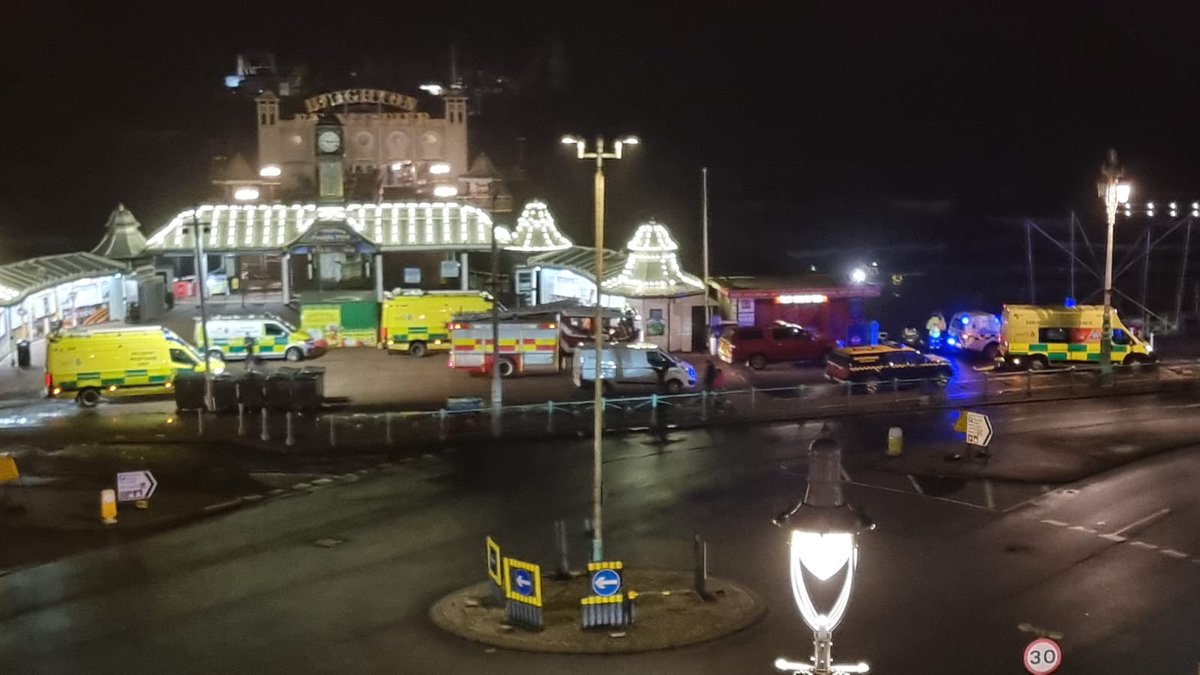 SussexIncidents's tweet photo. #Brighton Large Emergency Services response to an incident on the Beach this morning.

Updates on https://t.co/qUForlG2JO later 

@ShorehamCG @NCGIncident
@SECAmbulance @BtonHovePolice @SECAmbHart https://t.co/XTxgvmXMAP