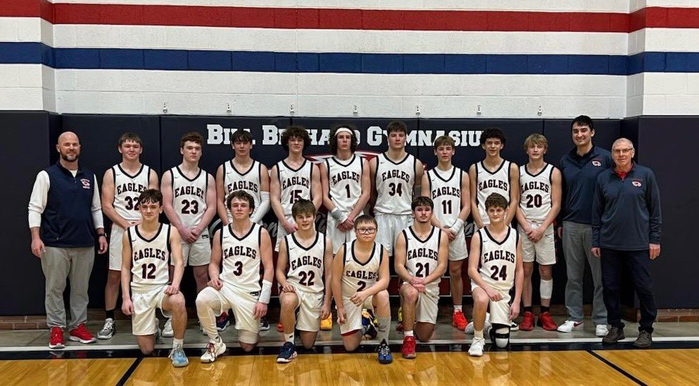 Clifton-Clyde boys (18-2 overall, 12-0 in TVL) win the TVL for the first time since 2001 with a 63-31 over Centralia - and first time ever with an undefeated record 🏀 
#sportsinkansas