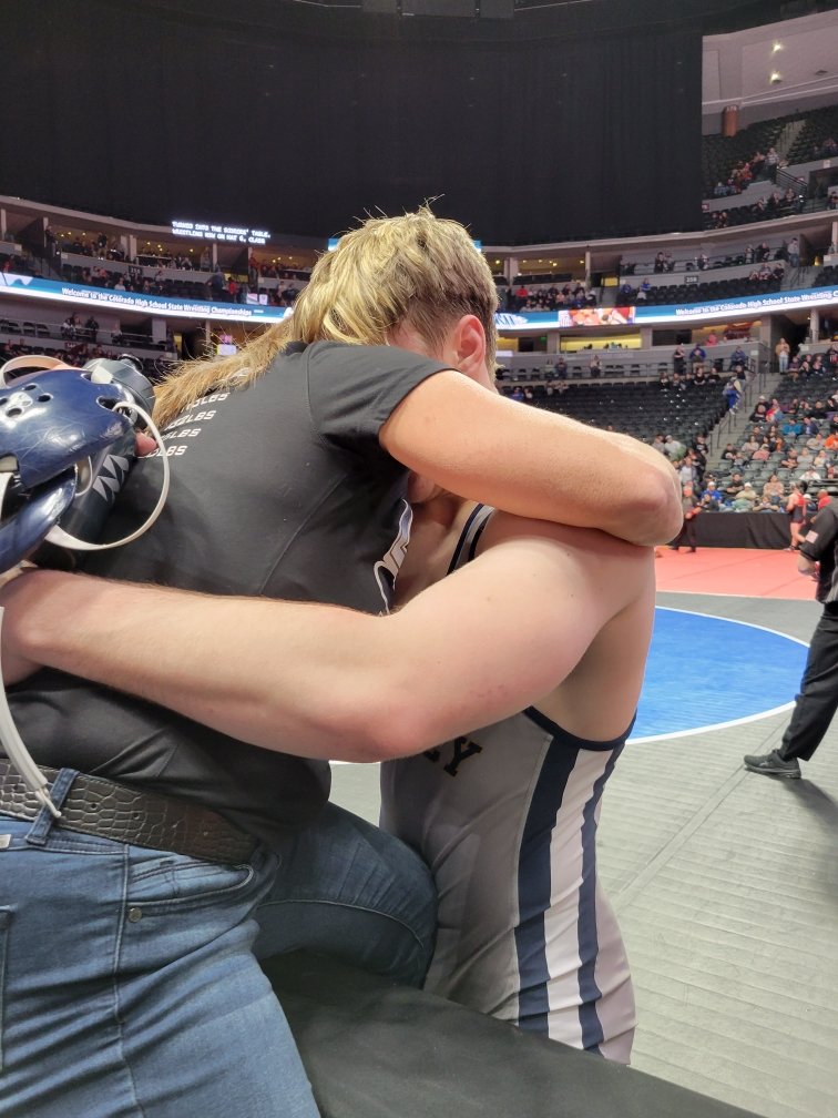 crazysportgirl1's tweet photo. @LightningLhs Quinn Funk hugs his mom, Colleen, after gritting out a 10-6 in the Class 5A state semifinals (190s)

📷: Veronica Mueller https://t.co/7wiJFBXpuc