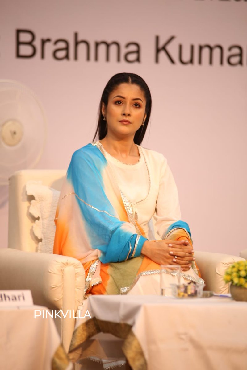 Lohi_1212_2701 on Twitter "A PRAYER CIRCLE ishehnaaz_gill 🧿 🧿 🧿 🧿