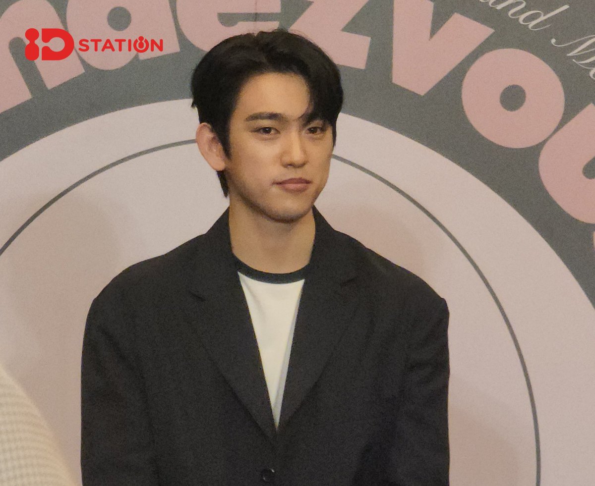 IDpop_TopTrends's tweet photo. ก่อนจะเจอกันเย็นนี้ จินยองให้สัมภาษณ์กับพี่ ๆ สื่อมวลชน อย่างอบอุ่น

บอกเลยว่า ที่ใจสั่น
ก็เพราะจินยองอ่าาาาา 

แอดจะทยอยลงภาพนะคะ งานแถลงข่าวเพิ่งจบลงไปสักครู่ ^-^

#ParkJinYoungInBKK2023 
#GMMShow #Jinyoung #parkjinyoung
#Artistติดจอ 
#IDSTATION #TRUEID https://t.co/E6AbLNfa5e