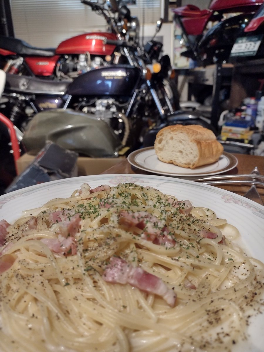 bakecro's tweet photo. 正装忘れず いつものお店😋ご馳走様でした🍴
#おさぱんだTシャツ
#OSP
#90R
#おさぱんだ正装
#ARCHIQUE
#白パン
#ニンジャとモンキーのクオリティが凄い https://t.co/hVCXTCD2WV