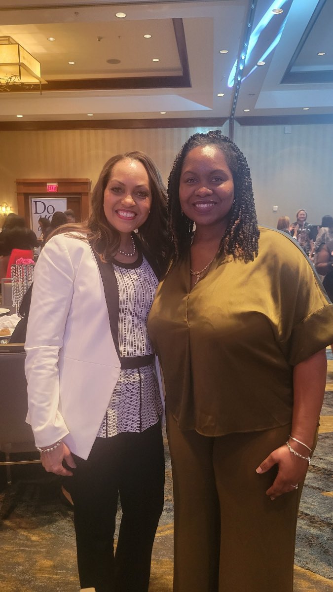 Courtney Holman Clark tweet media