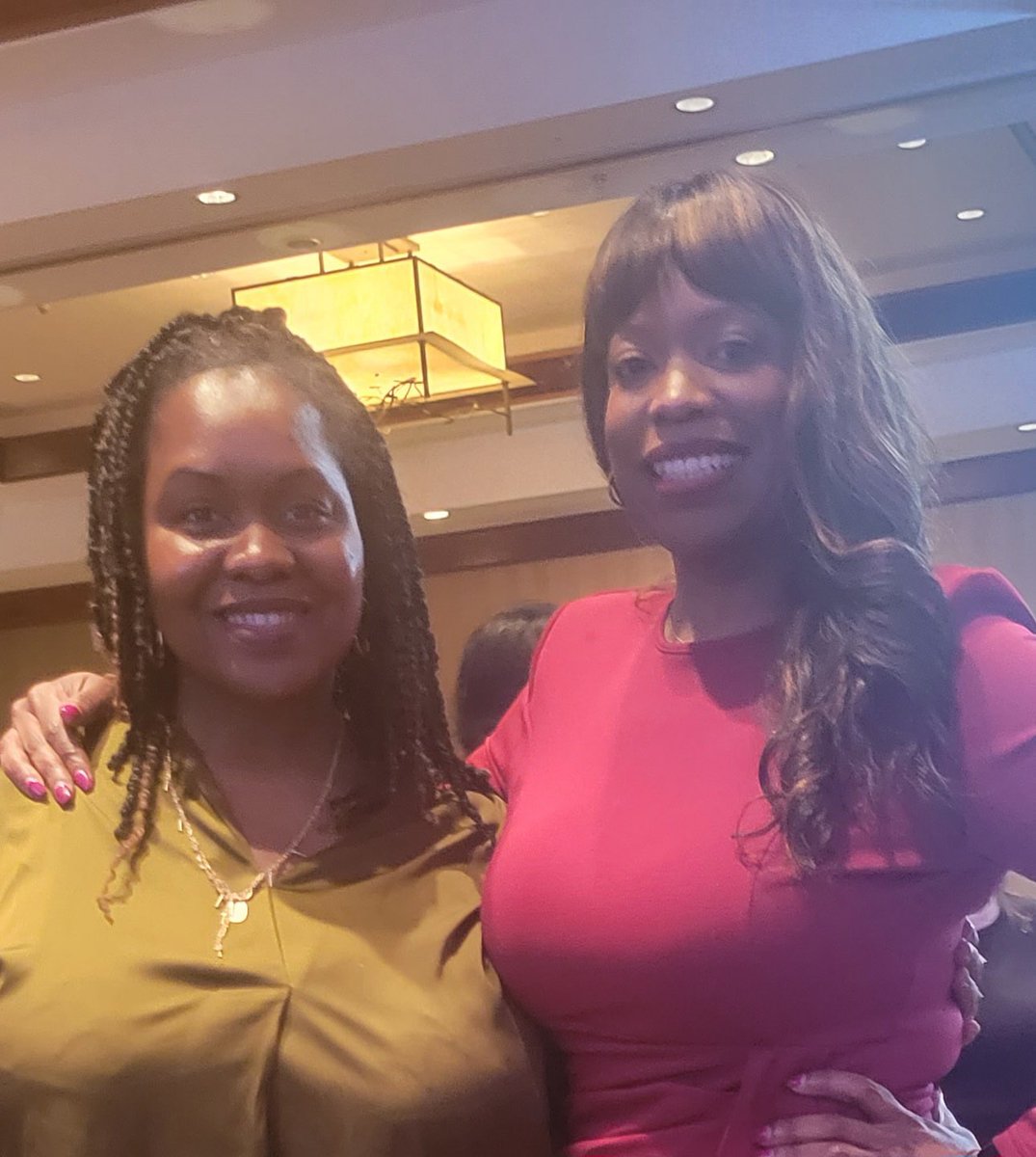 Courtney Holman Clark tweet media